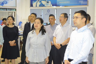 副市長(zhǎng)王蔚藎深入校園調(diào)研，共促新材料技術(shù)推廣與服務(wù)